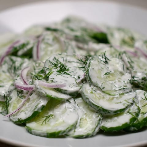 Omas frischer Gurkensalat Dill