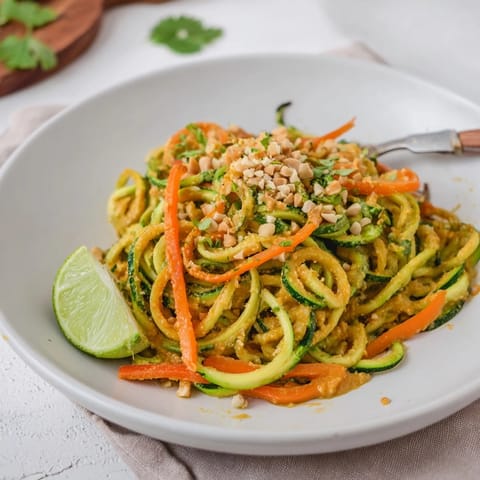 Zesty Erdnuss Zucchini Nudeln #960
