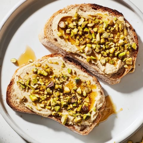 Pistazien Butter Toast