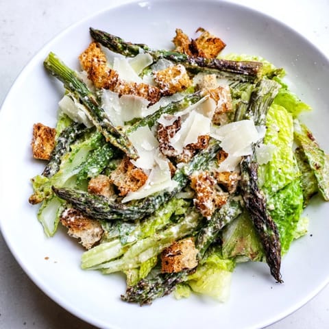 Geroesteter Spargel Caesar Salat
